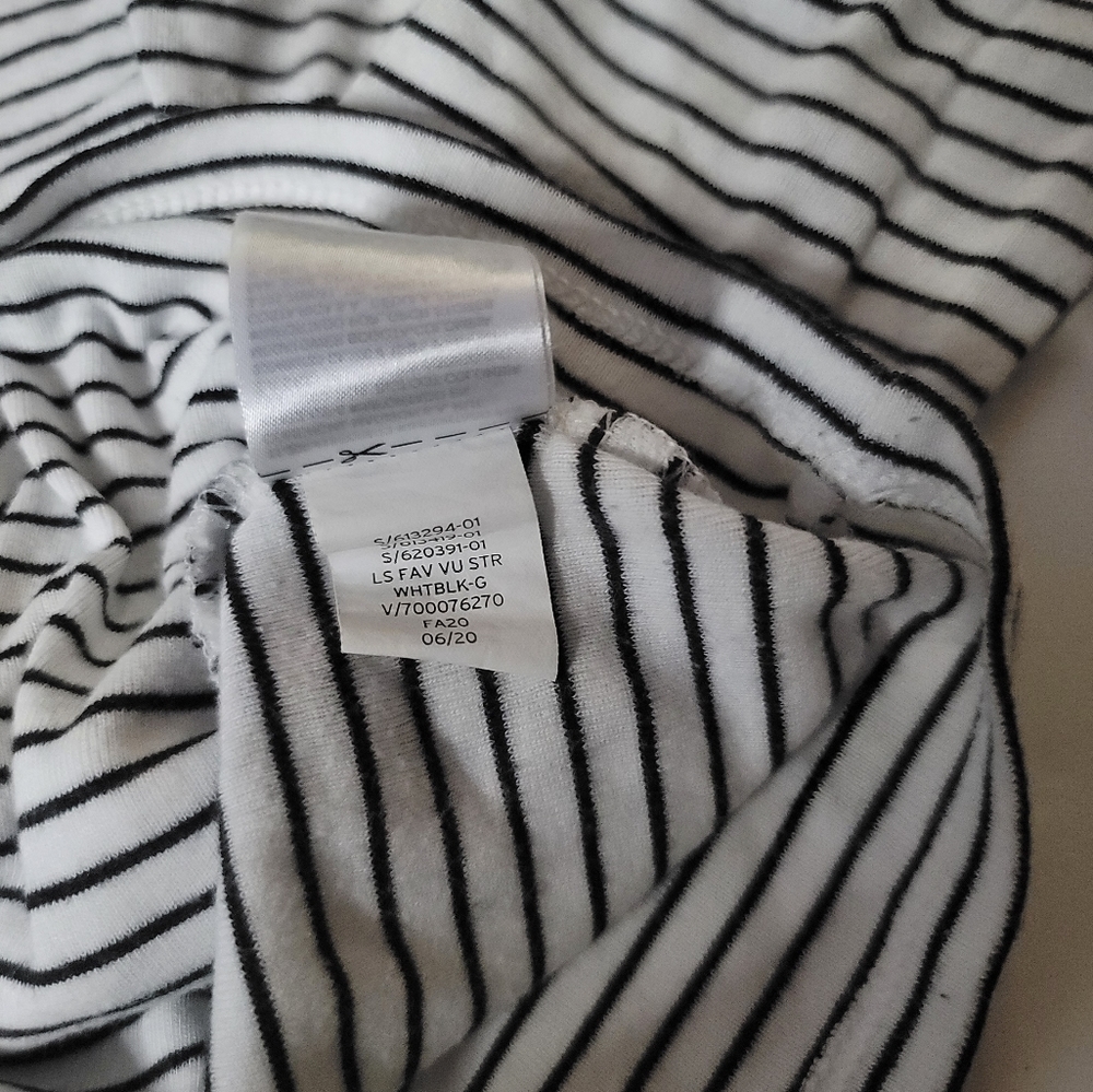 Gap top size small - Picture 3 of 4